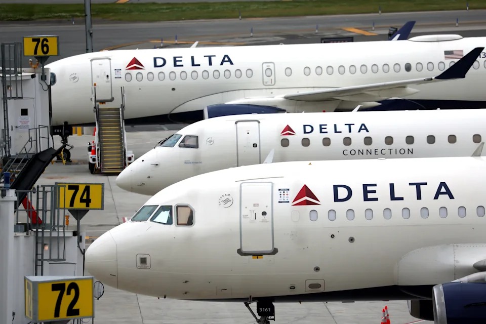 DELTA REGIONAL JETS COLLIDE ON TAXIWAY AT LAGUARDIA, ONE&nbsp;INJURED