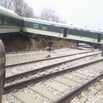 WARRI-ITAKPE TRAIN DERAILS IN KOGI, PASSENGERS RESCUED SAFELY AFTER HOURS&nbsp;STRANDED