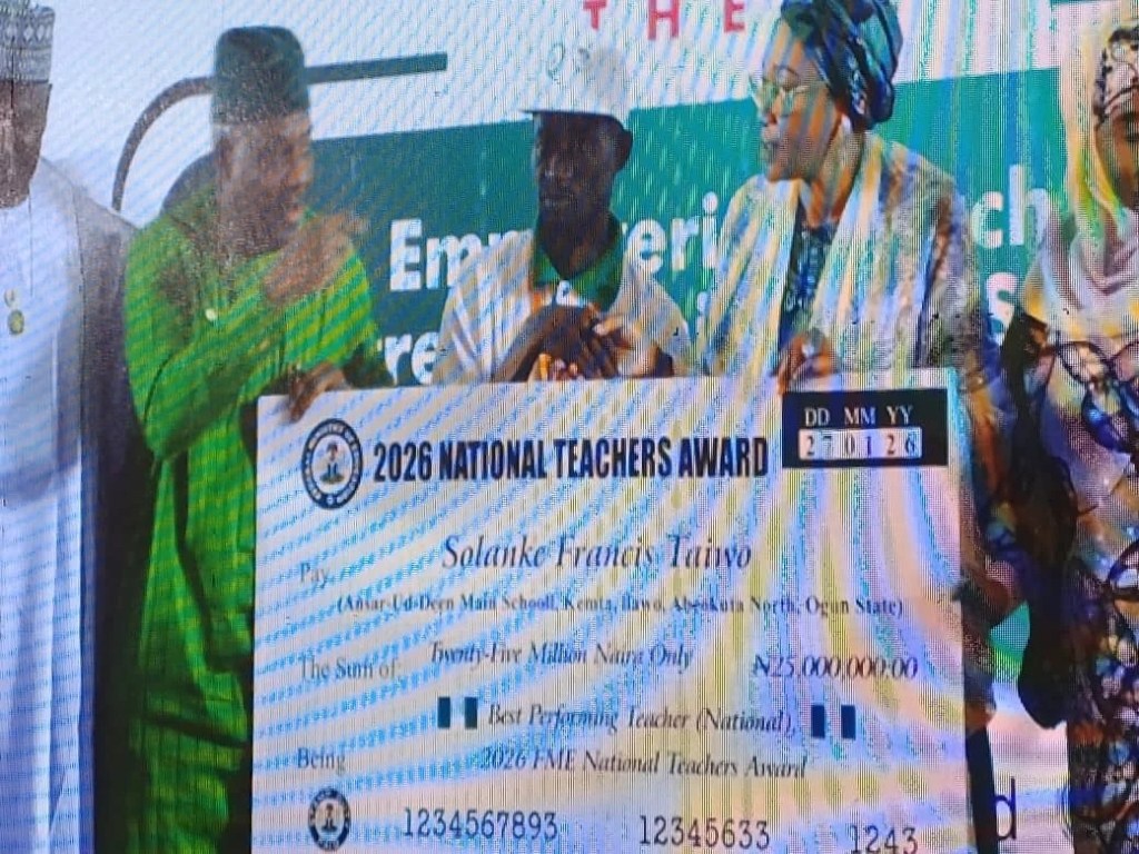 FG SPLASHES ₦50M ON BEST TEACHER, UNVEILS EDUREVAMP
