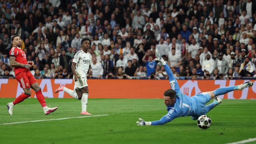 REAL MADRID FIGHT BACK TO ELIMINATE BENFICA, BOOK LAST-16&nbsp;SPOT