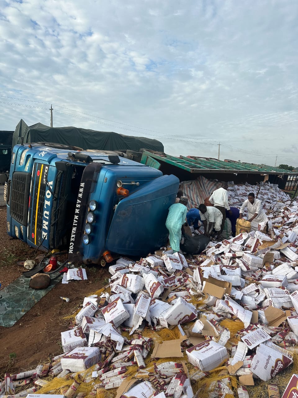 15 KILLED, 17 INJURED AS TRAILER CARRYING PASSENGERS CRASHES IN KWARA