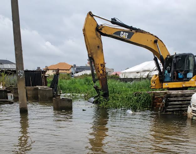 LAGOS DEPLOYS SWAMP BUGGY TO CLEAR  OGOMBO CANAL AFTER FLOODING IN&nbsp;ETI-OSA