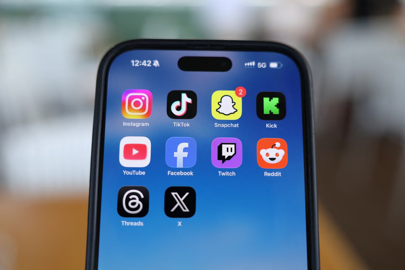 GREECE APPROVES SOCIAL MEDIA BAN FOR CHILDREN UNDER 15 FROM 2027